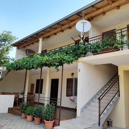 Apartmani Sekana Starigrad Paklenica Luaran gambar